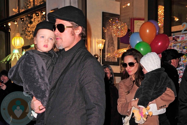 Angelina Jolie & Brad Pitt with twins Knox & Vivienne