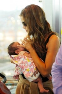 Denise Richards feeding Eloise at the Airport