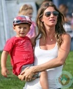 Pregnant Gisele Bundchen with son Benjamin Brady Patriots training camp