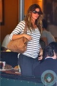 pregnant Gisele Bundchen has lunch at Bar Pitti