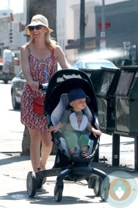 **EXCLUSIVE** Elizabeth Banks and son Felix go for an outting to Starbucks and Gap in Los Angeles, California