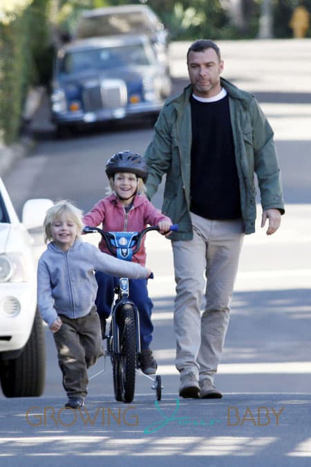 Liev Schreiber and little Samuel cheer on Alexander as he tests out his ...