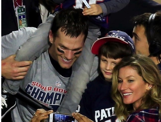 Tom Brady Celebrates His 4th Super Bowl Win With His Family!