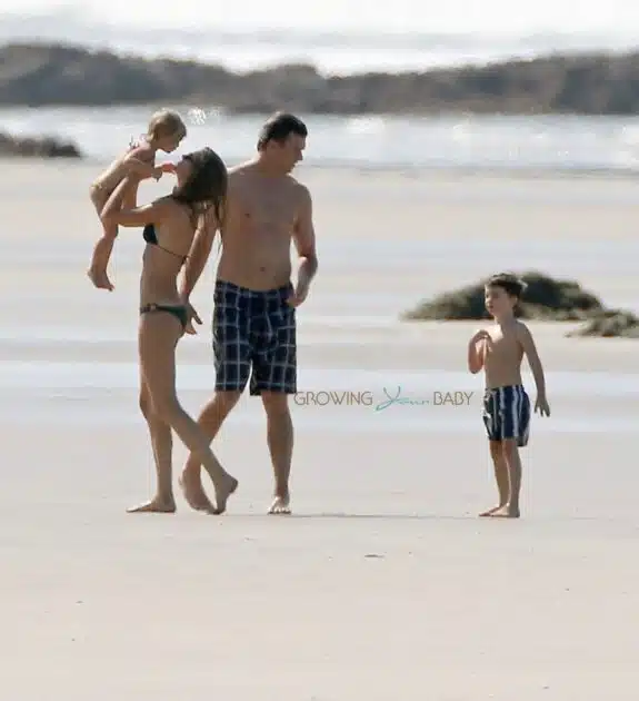 Tom Brady and Gisele Bündchen stroll Costa Rican beach