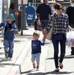 Jennifer Garner Visits The Market With Sam & Seraphina