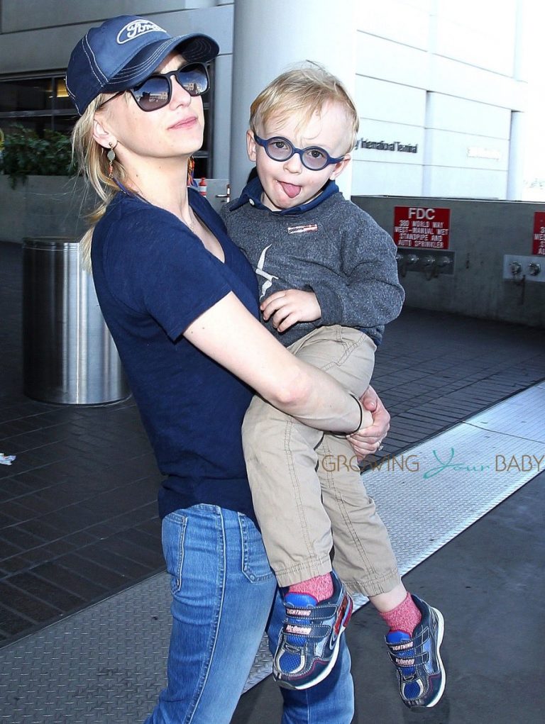 Anna Faris & Son Jack Arriving On A Flight At LAX Growing Your Baby