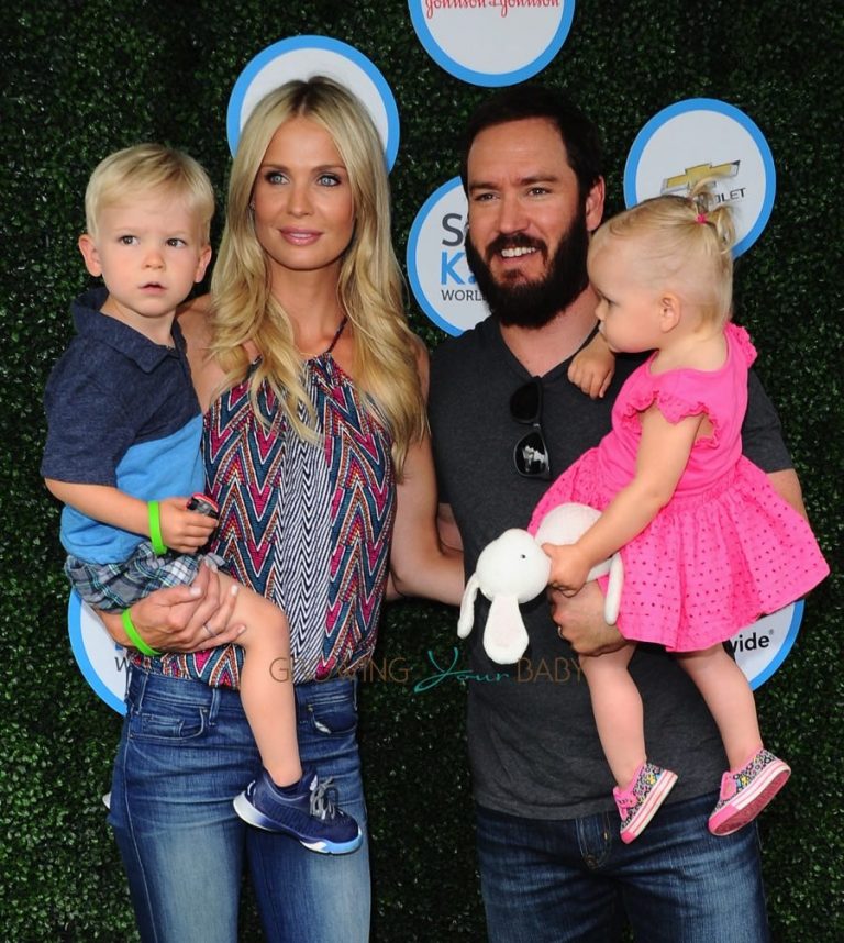 Catriona McGinn, Mark-Paul Gosselaar with kids Dekker & Lachlan at Safe ...