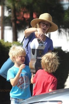 Julie Bowen feeds the meter with sons twins John and Gus