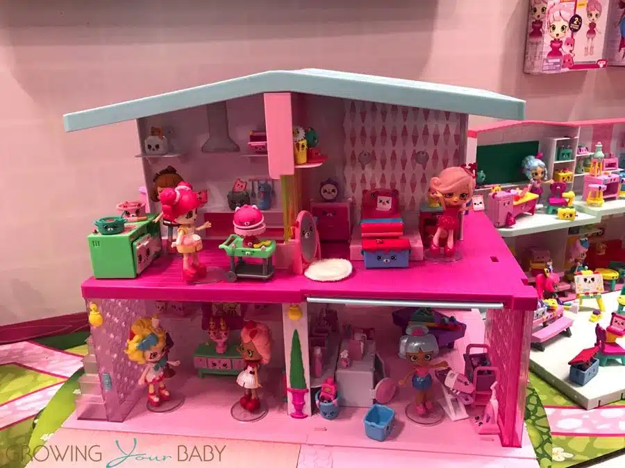 https://www.growingyourbaby.com/wp-content/uploads/2017/03/Shopkins-Happy-Places-Mansion.jpg.webp