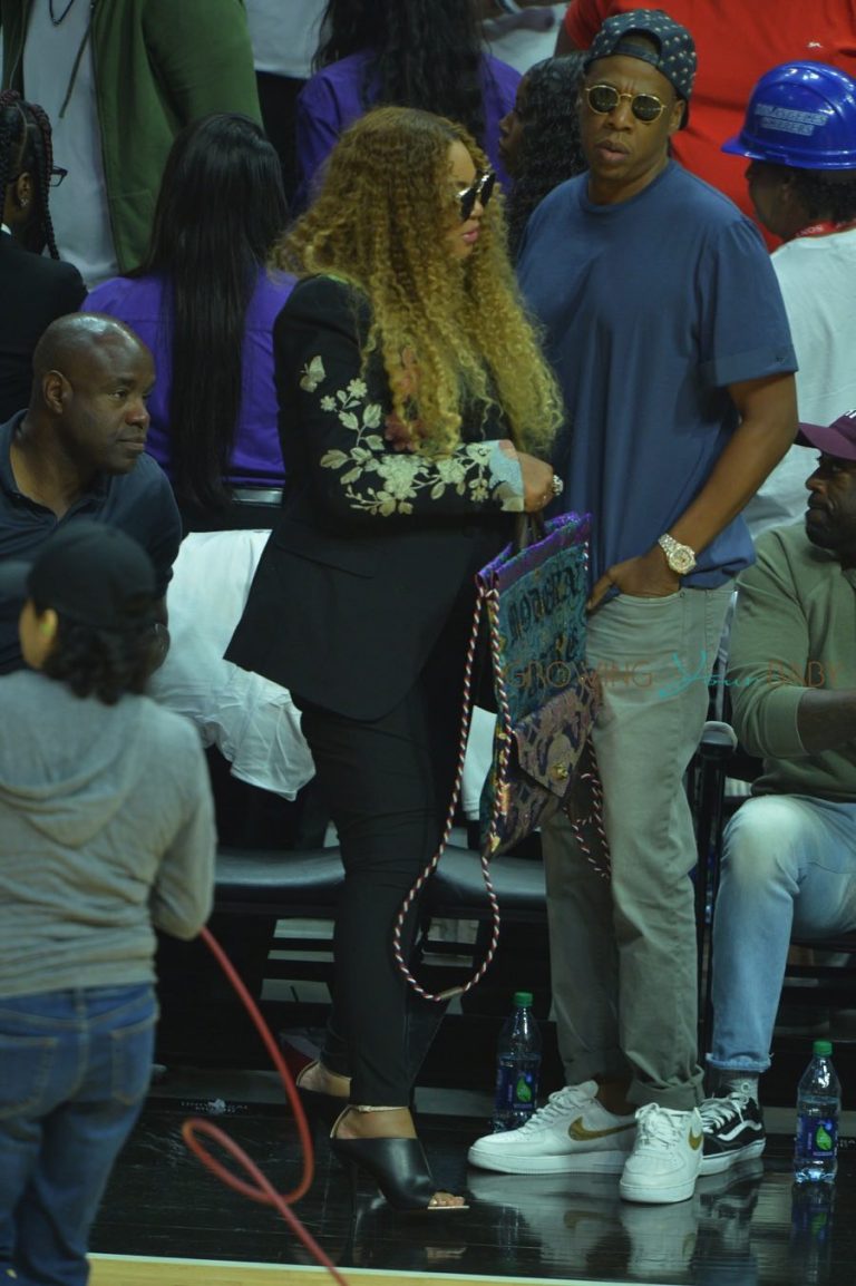 Jay-Z And Beyonce Sit Courtside At Clippers Game