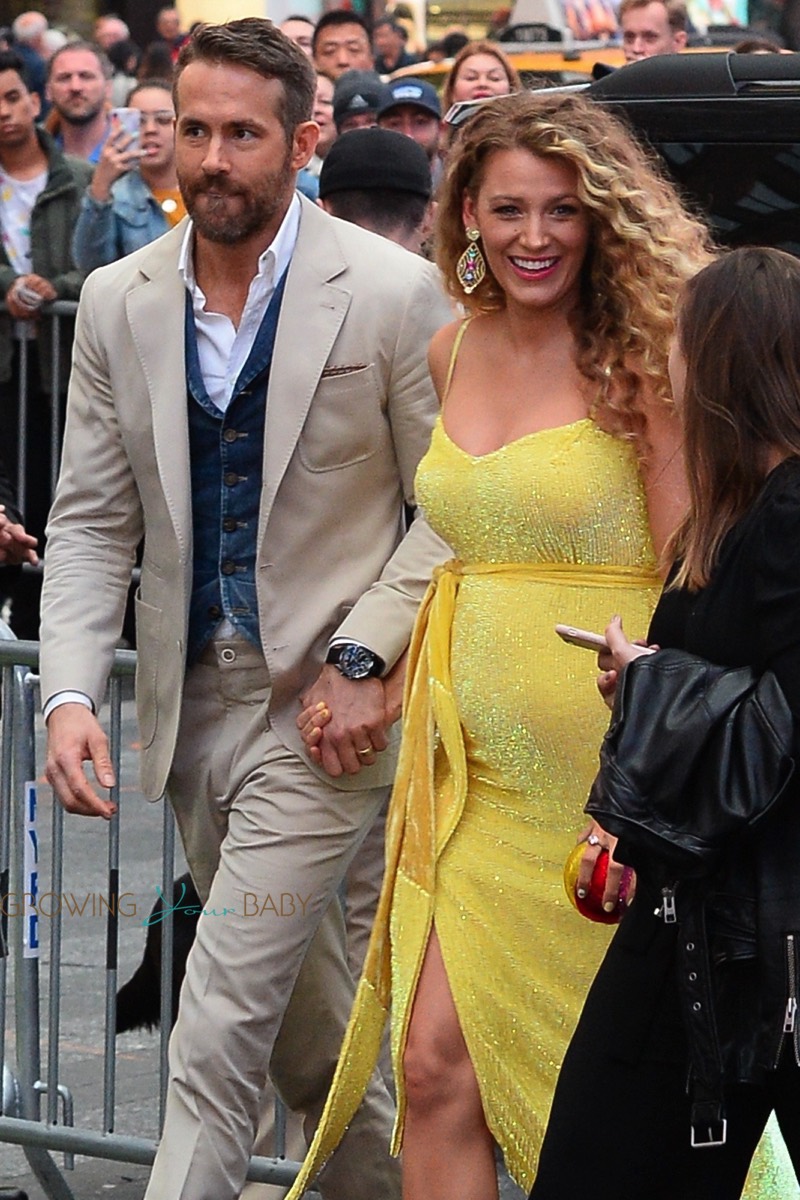 Blake Lively debuts baby bump at the premiere of 'Pokemon ...