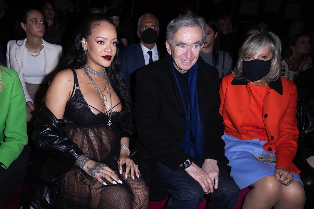 RIHANNA LAUNCHES FENTY WITH BERNARD ARNAULT IN PARIS - Vidéo