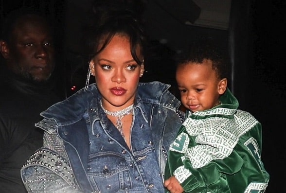 Pregnant Rihanna Steps Out With Her Baby in Paris | Growing Your Baby