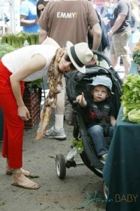 Elizabeth Banks seen shopping for produce at the farmers market