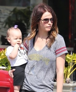 Lisa Stelly and daughter Pearl go for some frozen Yogurt at Froyo Life