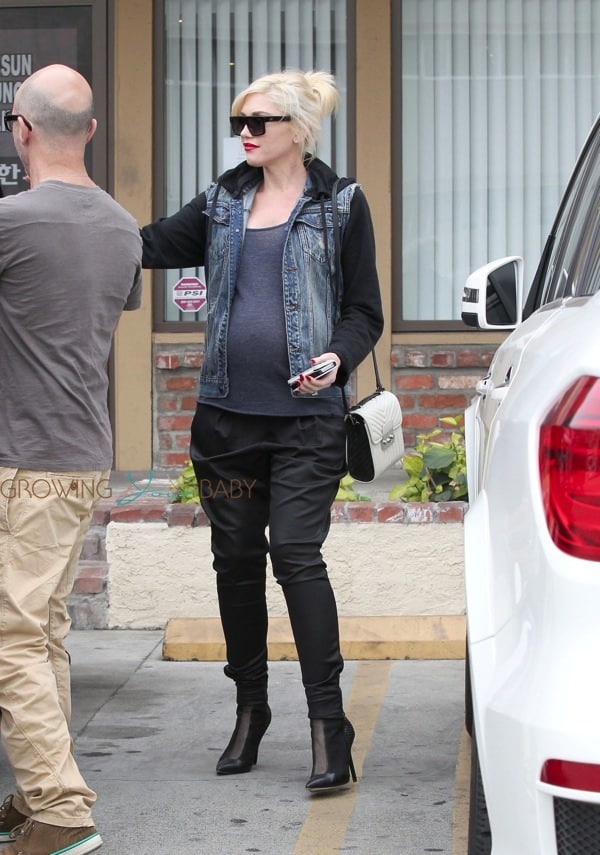 Pregnant Gwen Stefani At The Doctors Growing Your Baby