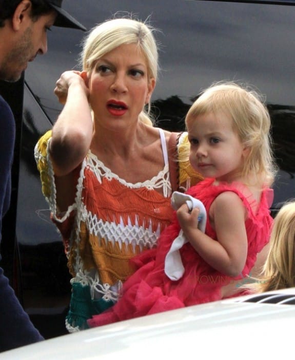 Tori Spelling carries her daughter Hattie while out shopping | Growing ...